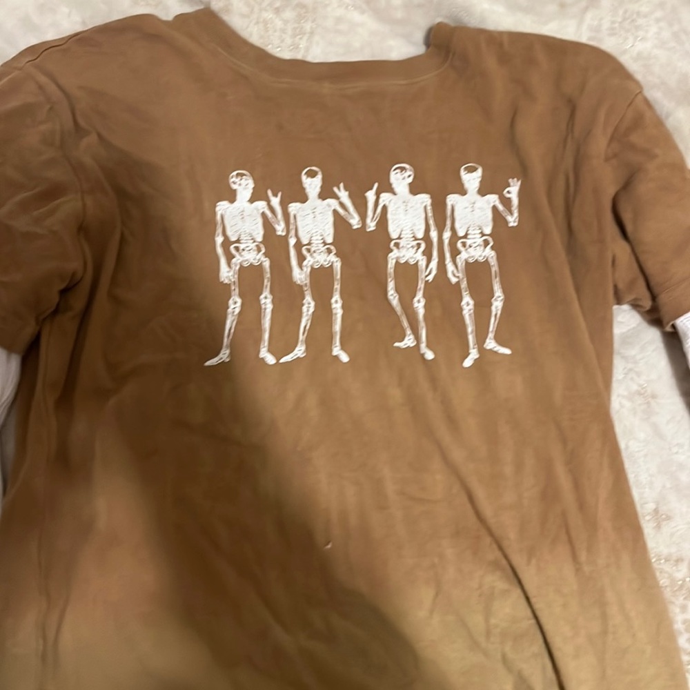 brown skull shirt